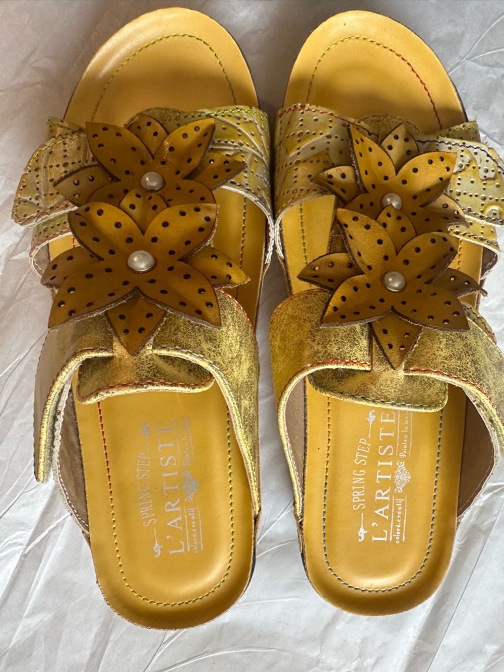 L’Artiste Spring Step Floral Leather Sandals Yellow Gold Boho Comfort Slides - Picture 2 of 6